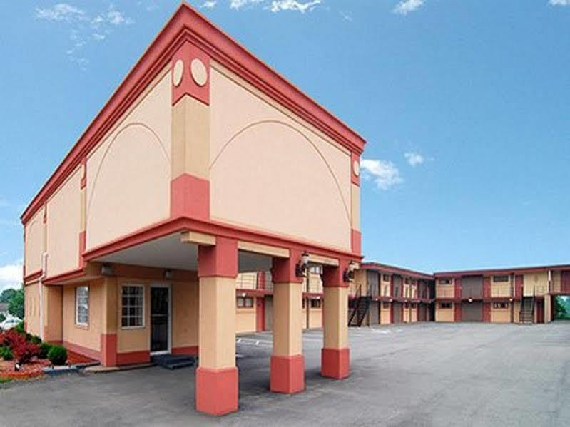 Super 8 By Wyndham Greensburg Ngoại thất bức ảnh